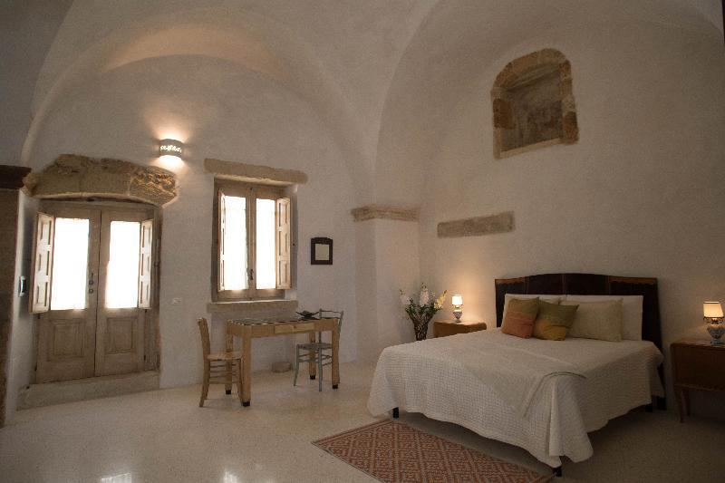 Historia- Dimore Corte Chiesa Corigliano d'Otranto Exterior photo